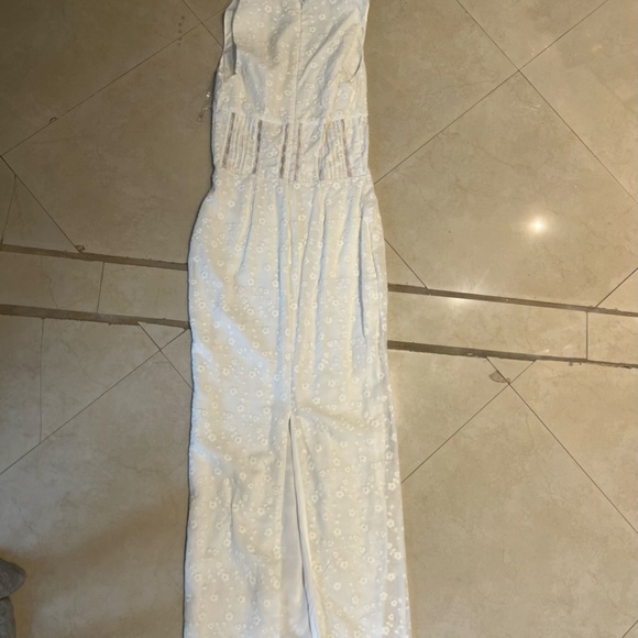 House of CB SOPHINA White Cotton Broderie Anglais Plunge Maxi Dress - Picture 6 of 7